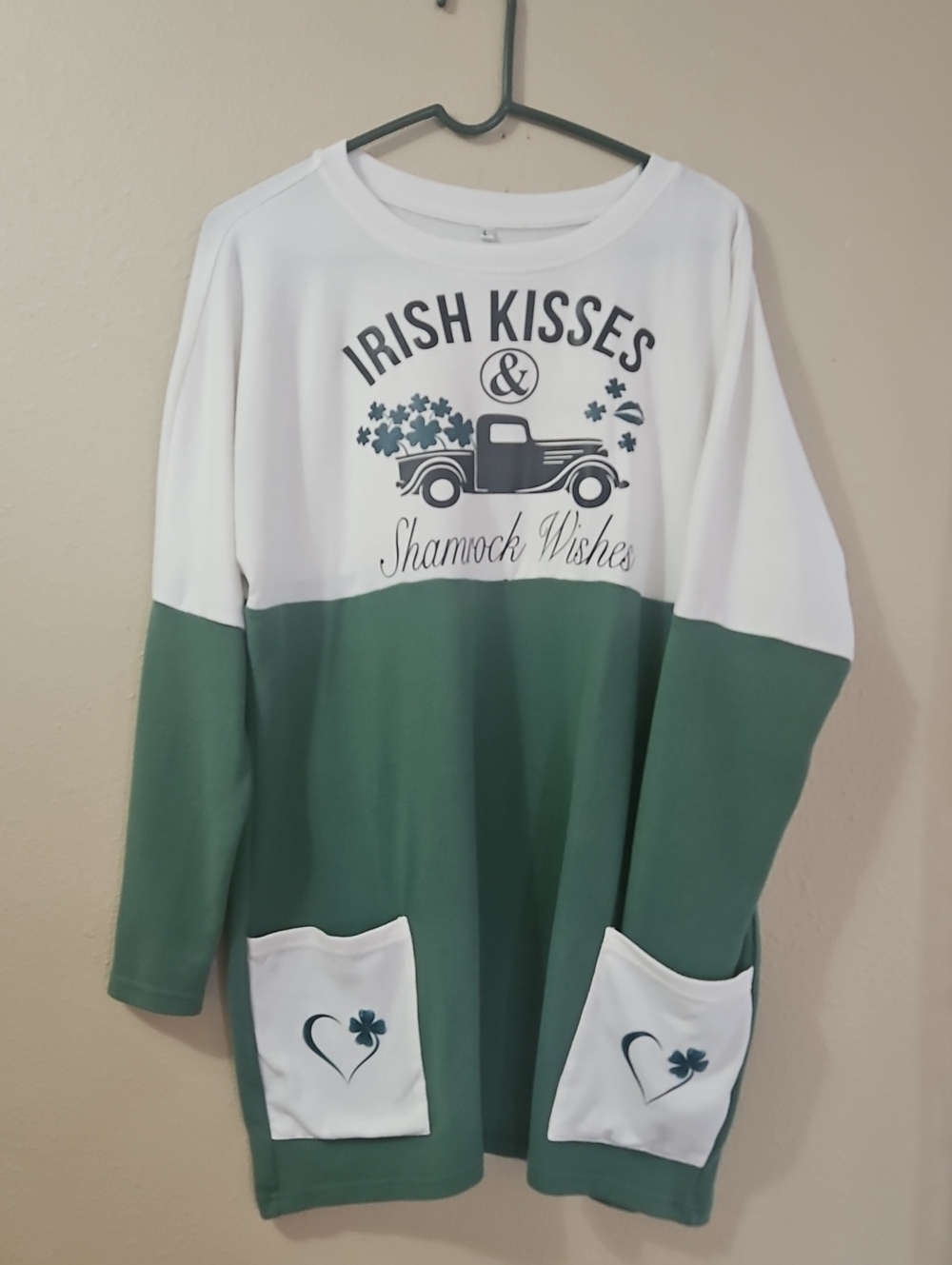 Women's White & Green 'Irish Kisses' Shamrock Graphic Tunic Sweatshirt